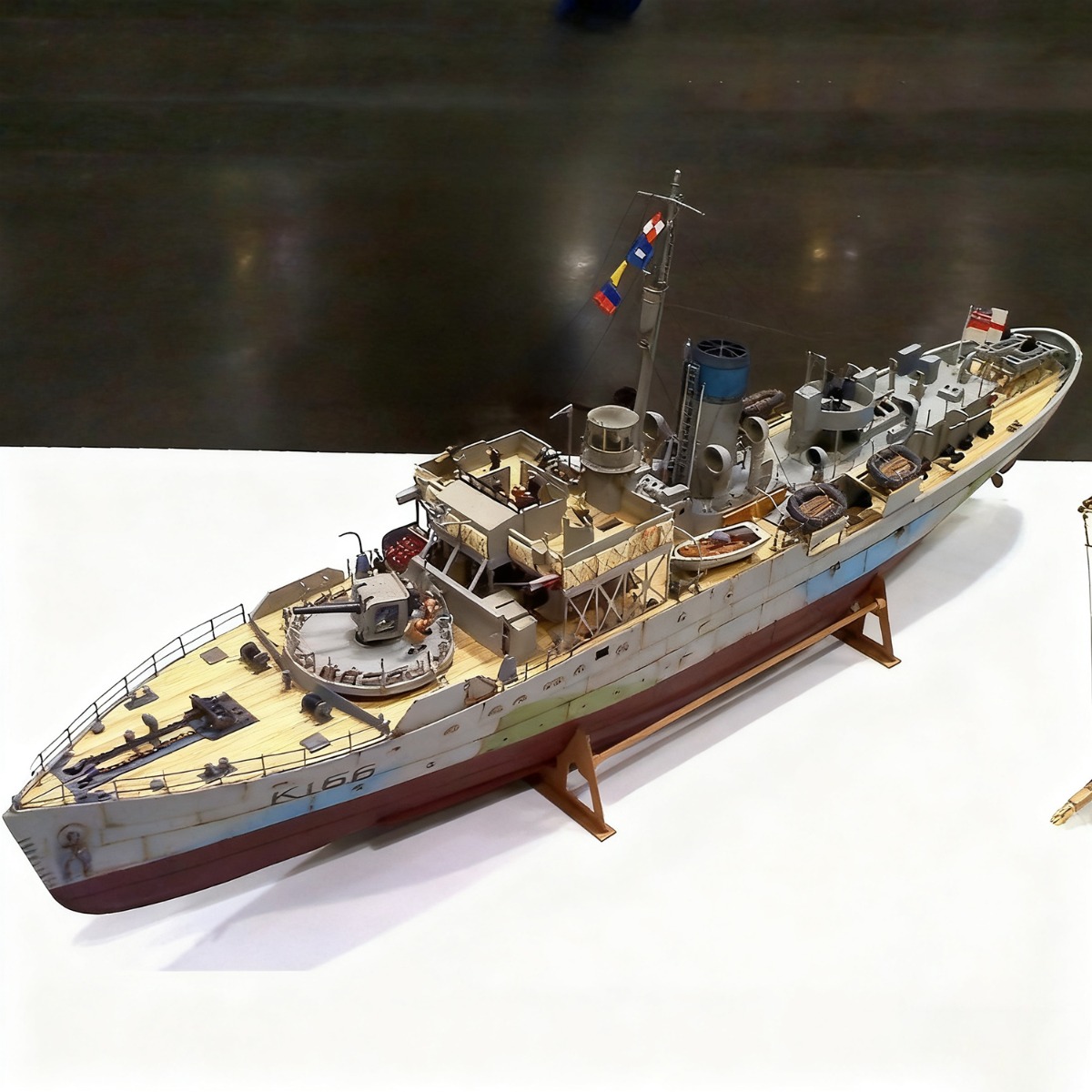 Model Kit Revell - 1/72 Revell Çiçek Sınıfı Fırkateyn Montaj